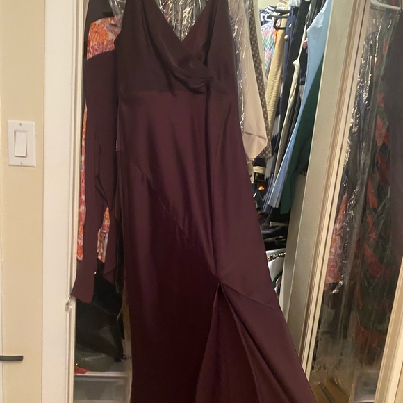 Long purple dress medium - Picture 3 of 7